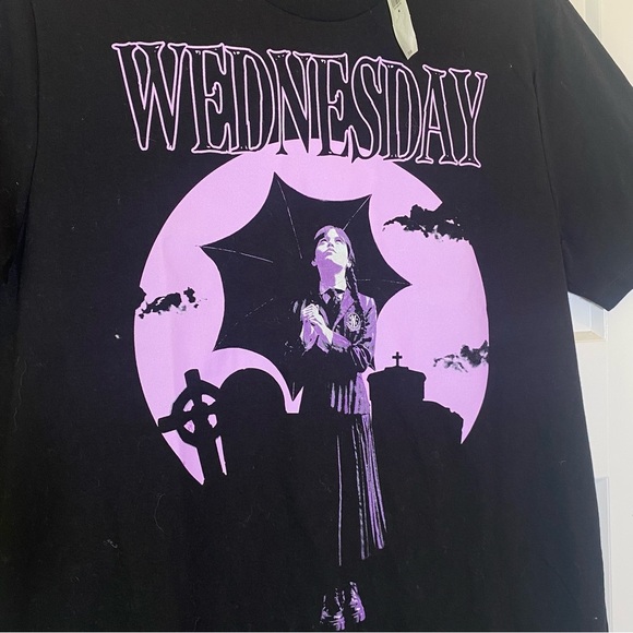 Old Navy Wednesday Addams Umbrella Tee Women's M Black Addams Family Spooky NWT - Picture 2 of 4